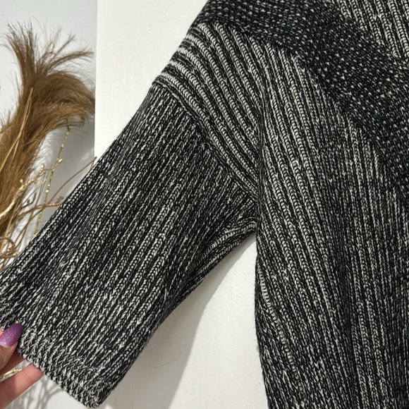 Sweater - Picture 2 of 5